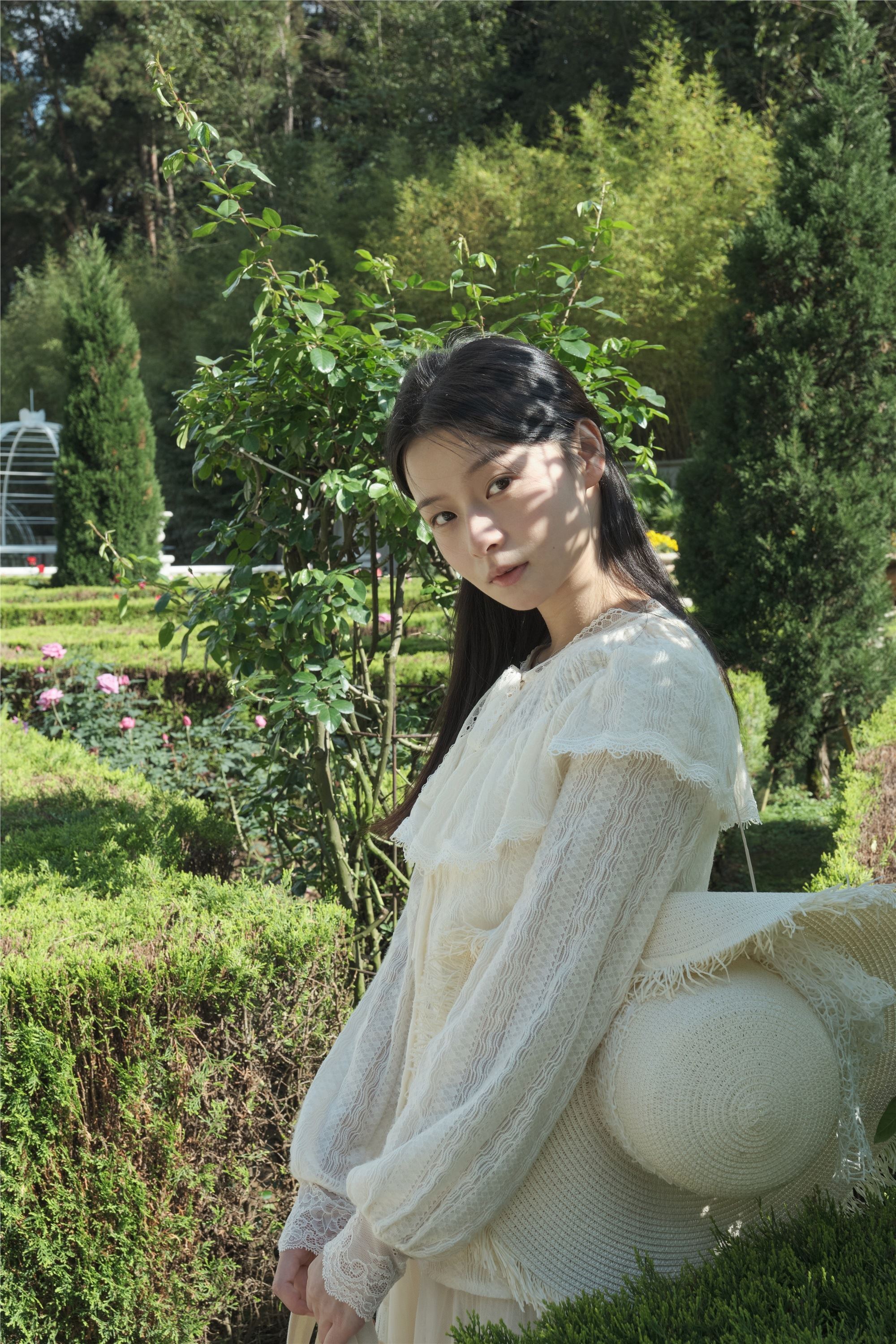 YITUYU艺图语 2025.01.02 秋游 蝴蝶妹妹